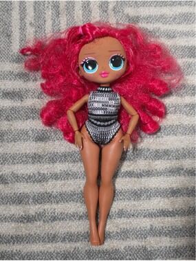 LOL Surprise OMG Class Prez Fashion Doll MGA 2019 Pink Curly Hair Black